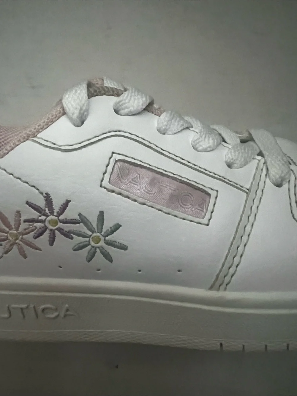 Nautica Kids Embroidered Flowers Sneakers Sz 12 White Pastel Preppy Casual Shoes
